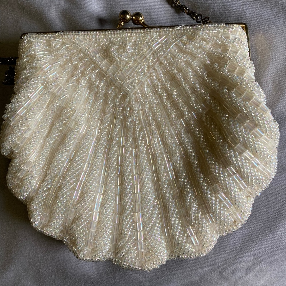 Vintage La Regale Clam Shell Beaded Bag